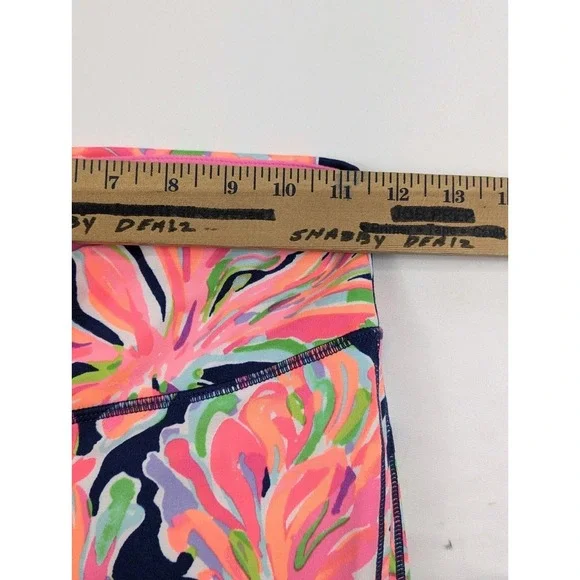 Lilly Pulitzer Luxletic Leggings Womans XS Pink Tropical Capri Performance - Picture 6 of 7